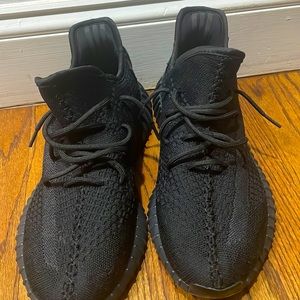 Yeezy 350 onyx